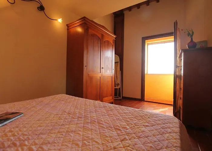 Casa Sara Con Wifi E Piscina Comune, A Soli 2 Km Dal Mare