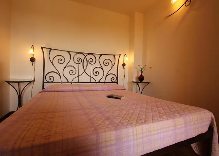 Casa Sara Con Wifi E Piscina Comune, A Soli 2 Km Dal Mare